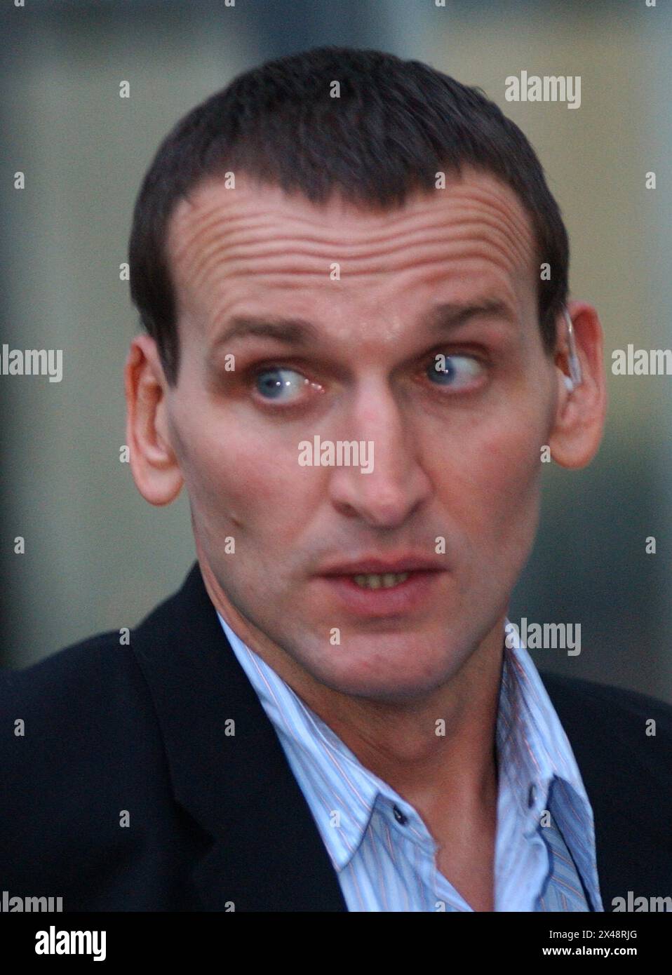L'attore Christopher Ecclestone arriva per la festa al St Davids Hotel, Cardiff Bay. 8/3/05 Foto Stock