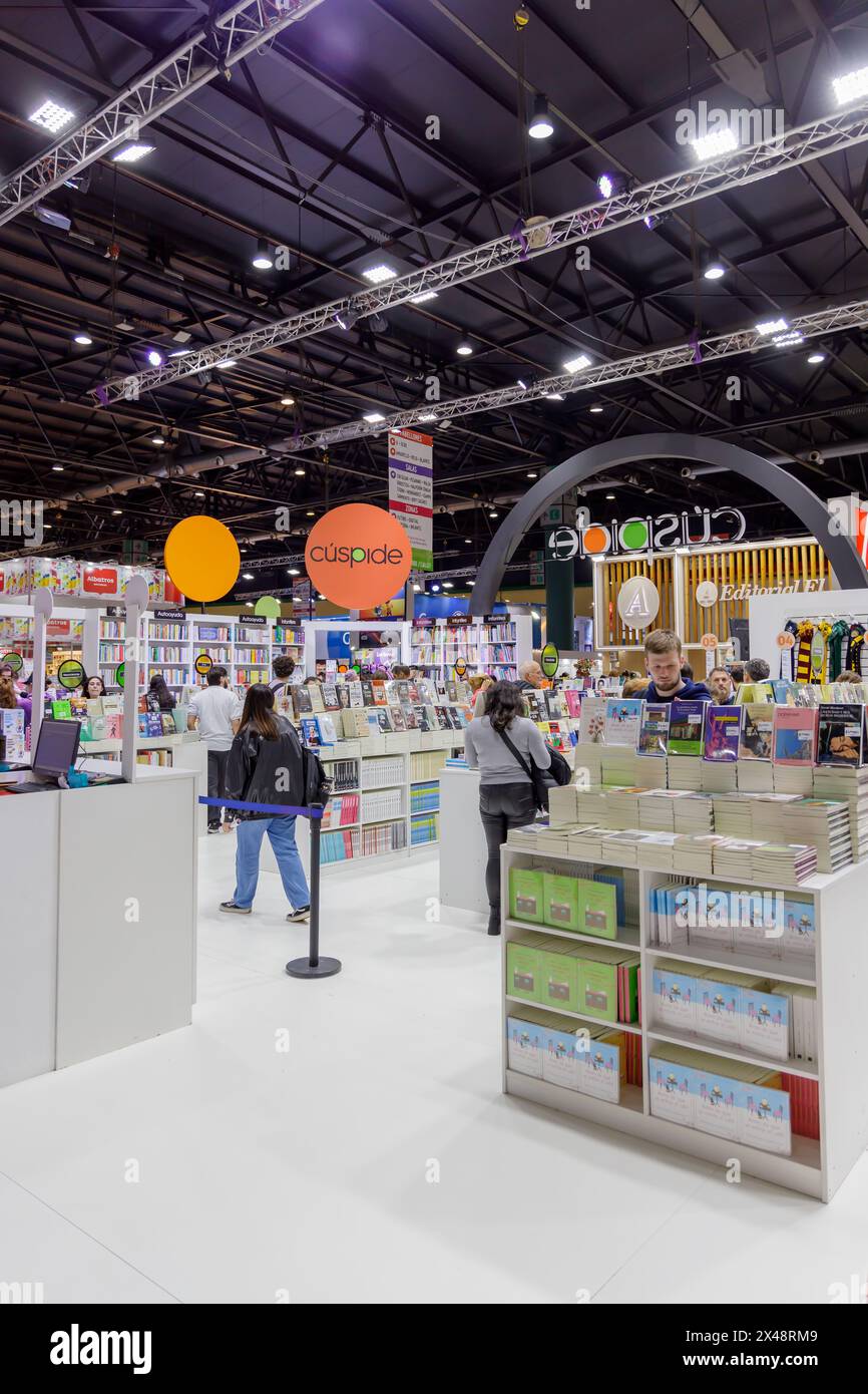 Buenos Aires, Argentina; 26 aprile 2024: Stand del Cuspide alla fiera del libro di Buenos Aires. Foto Stock