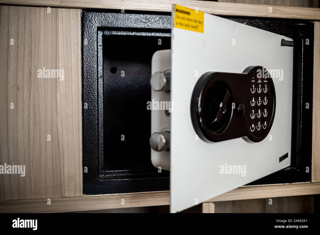 La cassetta di sicurezza rimarrà aperta nelle camere dell'hotel Foto Stock