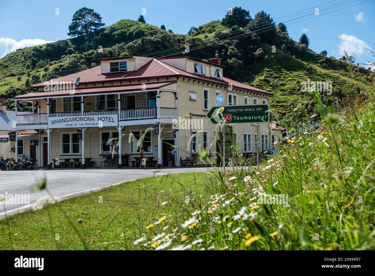 Il Whangamomona Hotel sulla Forgotten World Highway, North Island, Nuova Zelanda Foto Stock