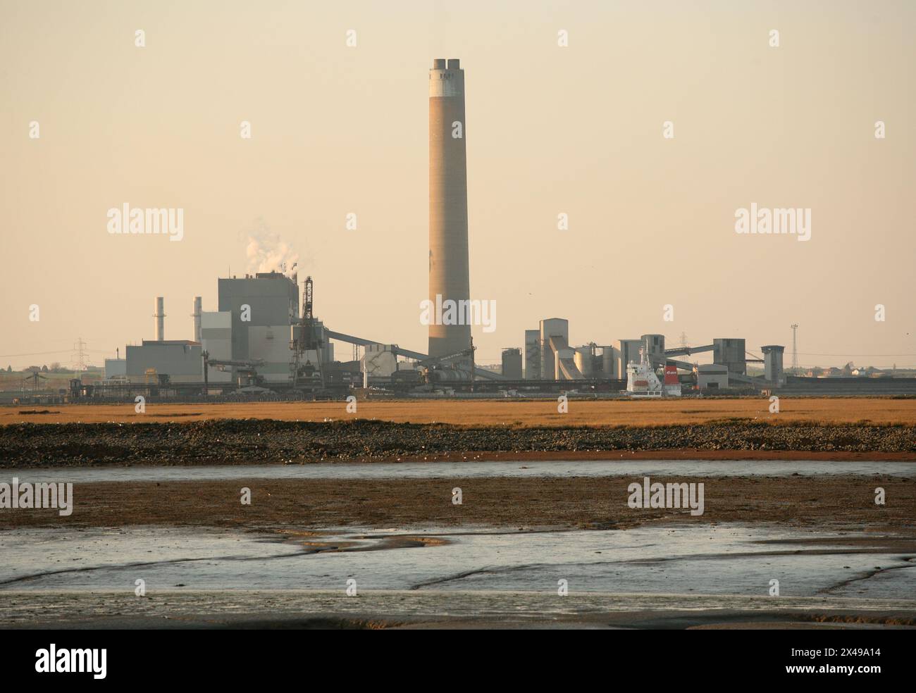 Centrale elettrica di Kingsnorth vicino a Grain nel Kent, Inghilterra Foto Stock