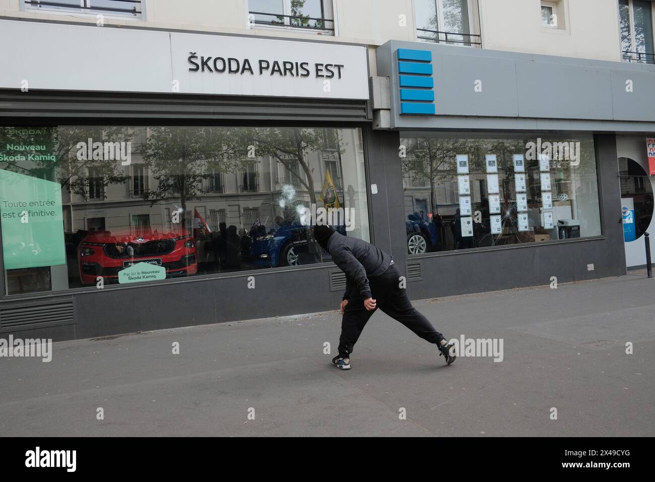 DATA RECORD NON DICHIARATA protesta del giorno di maggio a Parigi vari sindacati si riuniscono a Parigi per la giornata internazionale dei lavoratori. La manifestazione, una convergenza di lotte sociali, ambientali e femministe, nonché una posizione per le libertà, inizia a Place de la RÃ publique e si fa strada verso Place de la Nation. La processione, che passa lungo Boulevard Voltaire, simboleggia la forza collettiva dei lavoratori e la loro continua lotta per i diritti e il riconoscimento. Parigi Francia Copyright: XJoaoxDanielxPereirax Foto Stock