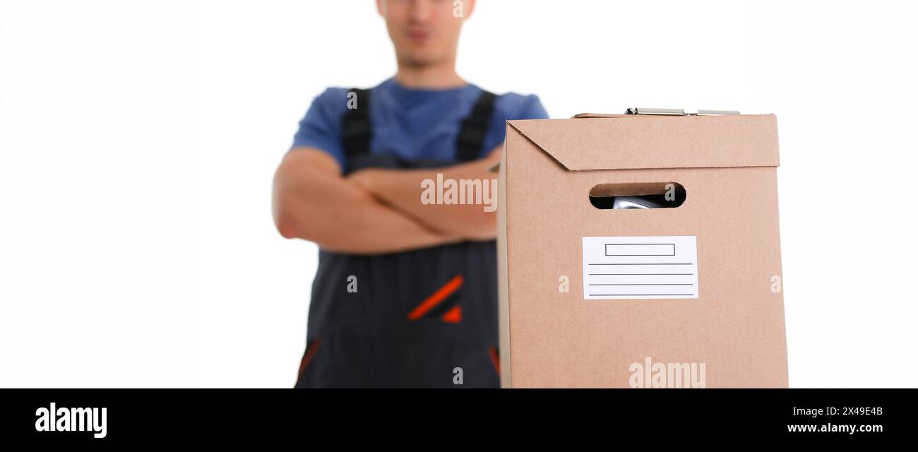 Corriere specializzato del servizio di consegna porta cassette con pacchi cose di clienti a lavorare come un caricatore offre tutto ciò di cui agli indirizzi specificati, Foto Stock