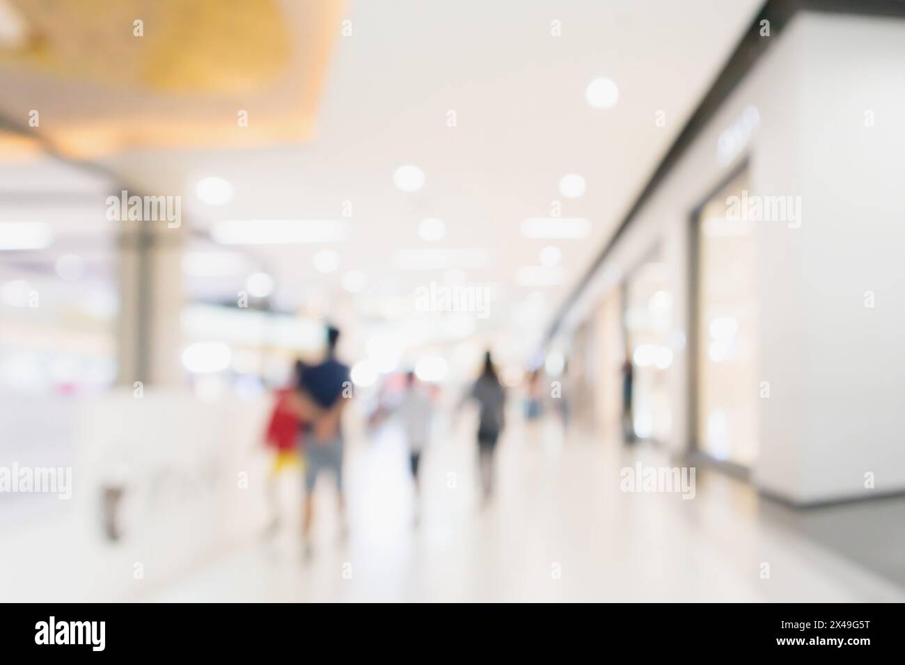 Astratto sfocatura persone in moderno centro commerciale interno sfondo sfocato Foto Stock