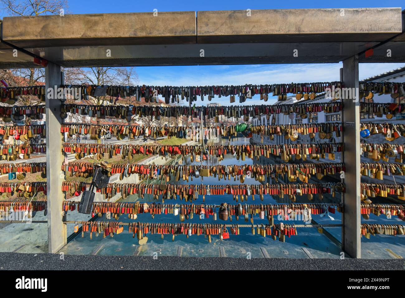 Lubiana: Amate i lucchetti nel Butcher's Bridge. Slovenia Foto Stock