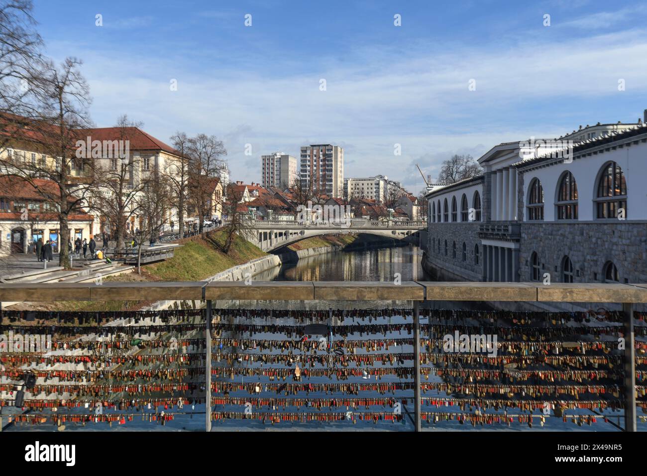 Lubiana: Amate i lucchetti nel Butcher's Bridge. Slovenia Foto Stock