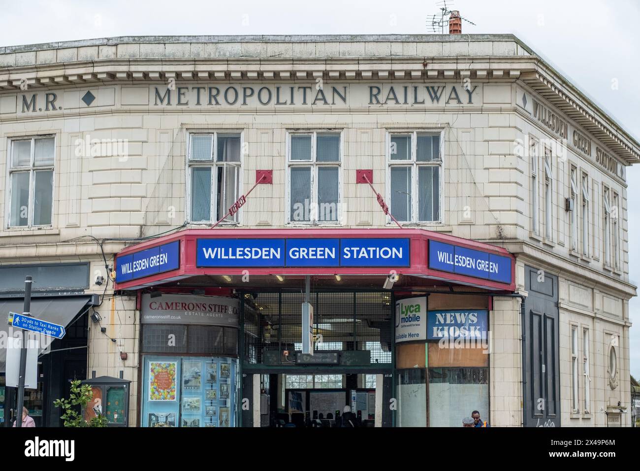 LONDRA - 4 APRILE 2024: Willesden Green Station nel sobborgo di Brent, a nord-ovest di Londra. Foto Stock