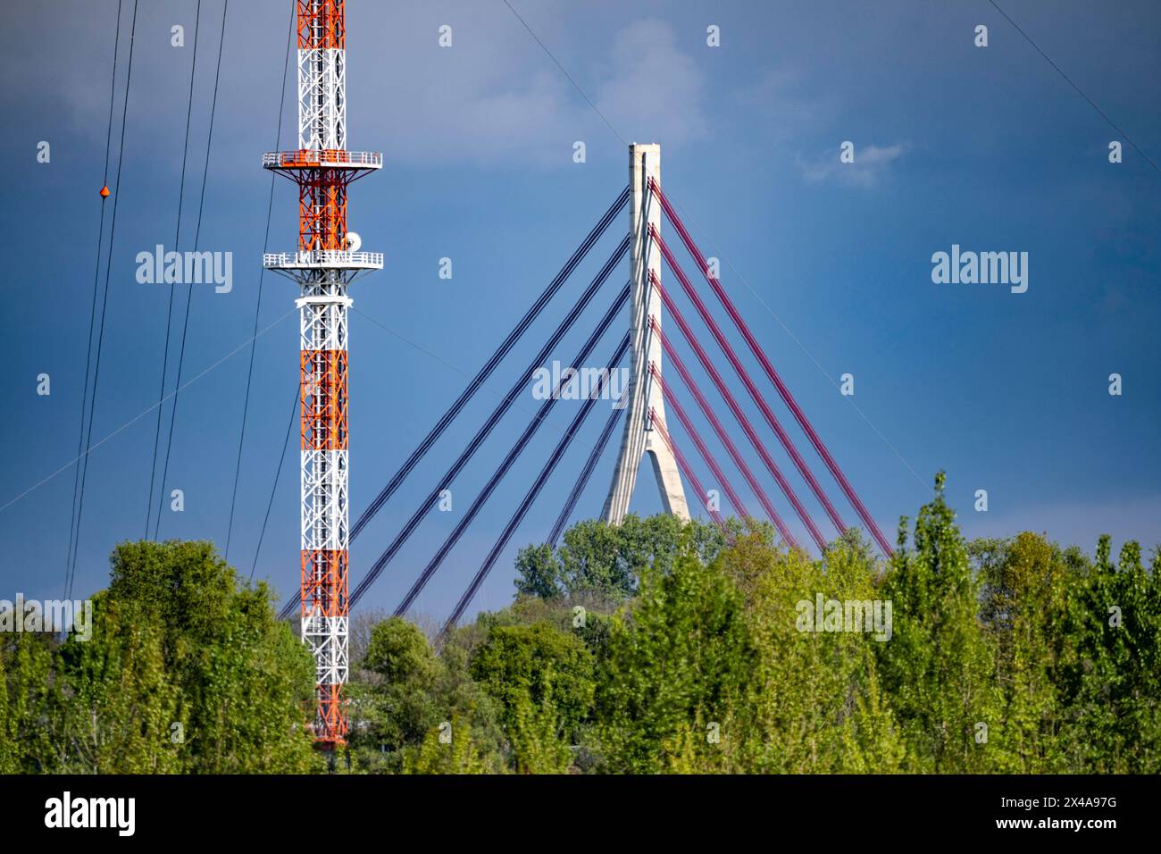 Niederrheinbrücke Wesel, ponte, B58, ponte strallato, trasmettitore Wesel, albero a reticolo in acciaio dissanguato alto 320 metri a Wesel-Büderich, ere Foto Stock