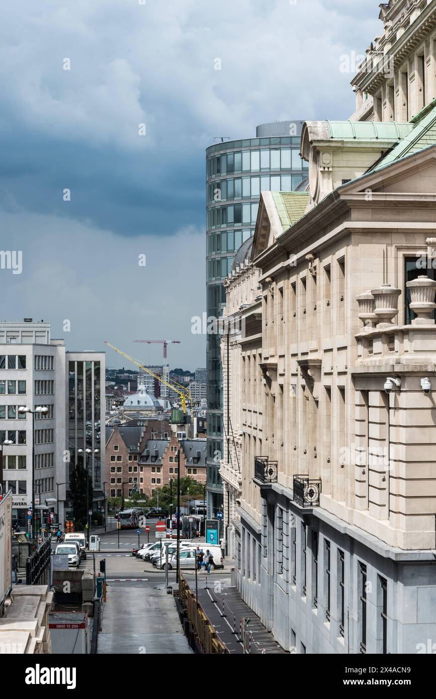 Città vecchia di Bruxelles - Belgio - 06 17 2020 la Montagne du Parc o Warandeberg, una strada ripida nel centro storico della città Foto Stock