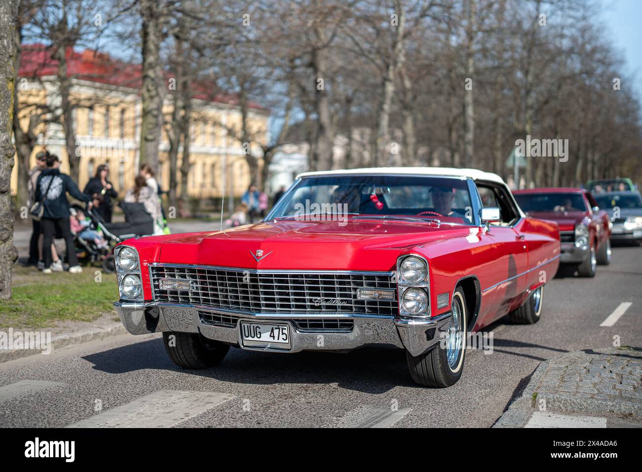 Cadillac De Ville 1967 nella sfilata di auto d'epoca che celebra la primavera del giorno di maggio a Norrkoping, Svezia 2024 Foto Stock