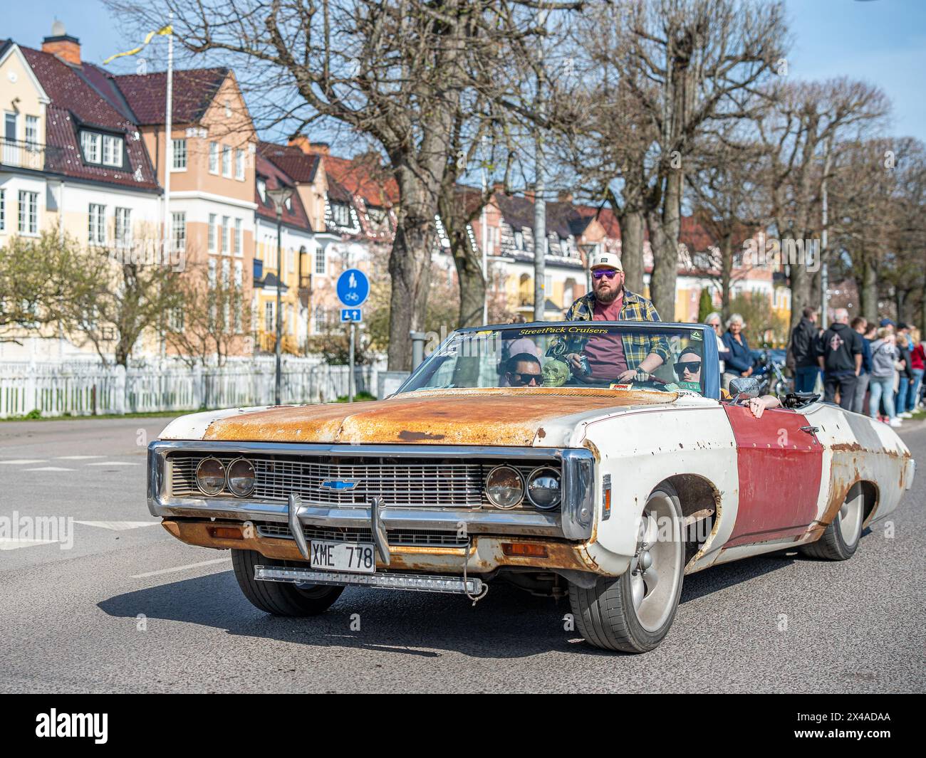 Chevrolet Impala 1969 alla sfilata di auto d'epoca che celebra la primavera del giorno di maggio a Norrkoping, Svezia 2024 Foto Stock