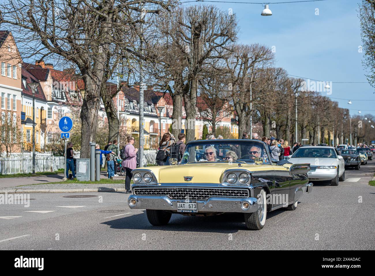 Ford Fairlane 500 1959 alla sfilata di auto d'epoca che celebra la primavera del giorno di maggio a Norrkoping, Svezia 2024 Foto Stock