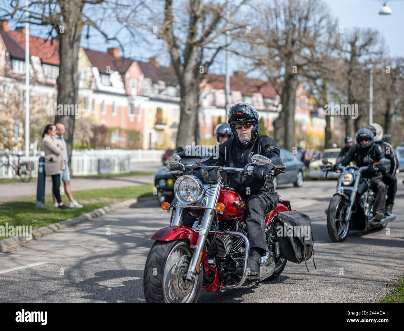 Gli spettatori potranno assistere alla sfilata dei motociclisti che celebra la primavera del giorno di maggio a Norrkoping, Svezia 2024 Foto Stock