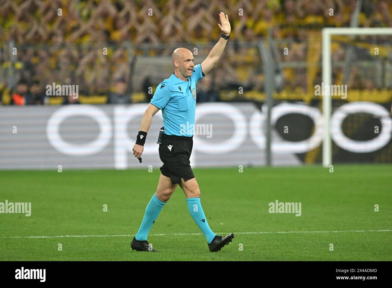 L'arbitro Anthony Taylor durante la semifinale di UEFA Champions League, partita di andata a Signal Iduna Park, Dortmund. Data foto: Mercoledì 1 maggio 2024. Foto Stock