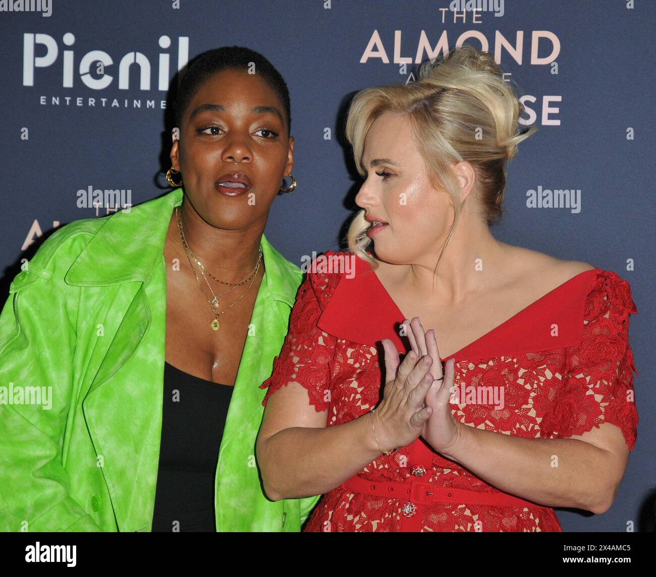 Rachel Adedeji e Rebel Wilson alla premiere del film inglese "The Almond and the Seahorse", Vue West End, Leicester Square, martedì 30 aprile 2024 a Londra, Inghilterra, Regno Unito. CAP/CAN ©CAN/Capital Pictures Foto Stock