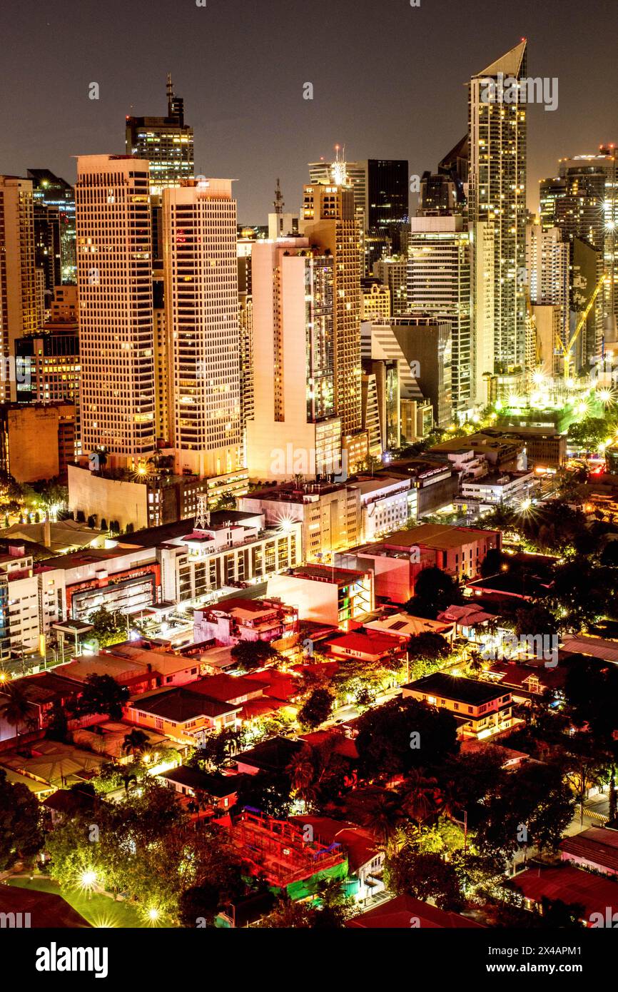 Luci colorate della città di Makati Foto Stock