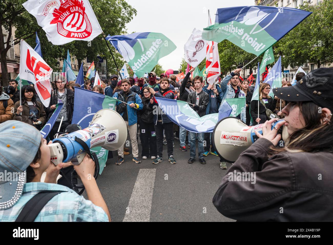 Processione sindacale degli studenti. 1 maggio 2024 a Parigi manifestazione contro l'austerità, per posti di lavoro e salari. Francia, Patis il 1° maggio 2024. Fotografia di Patricia Huchot-Boissier / Agence DyF. Foto Stock