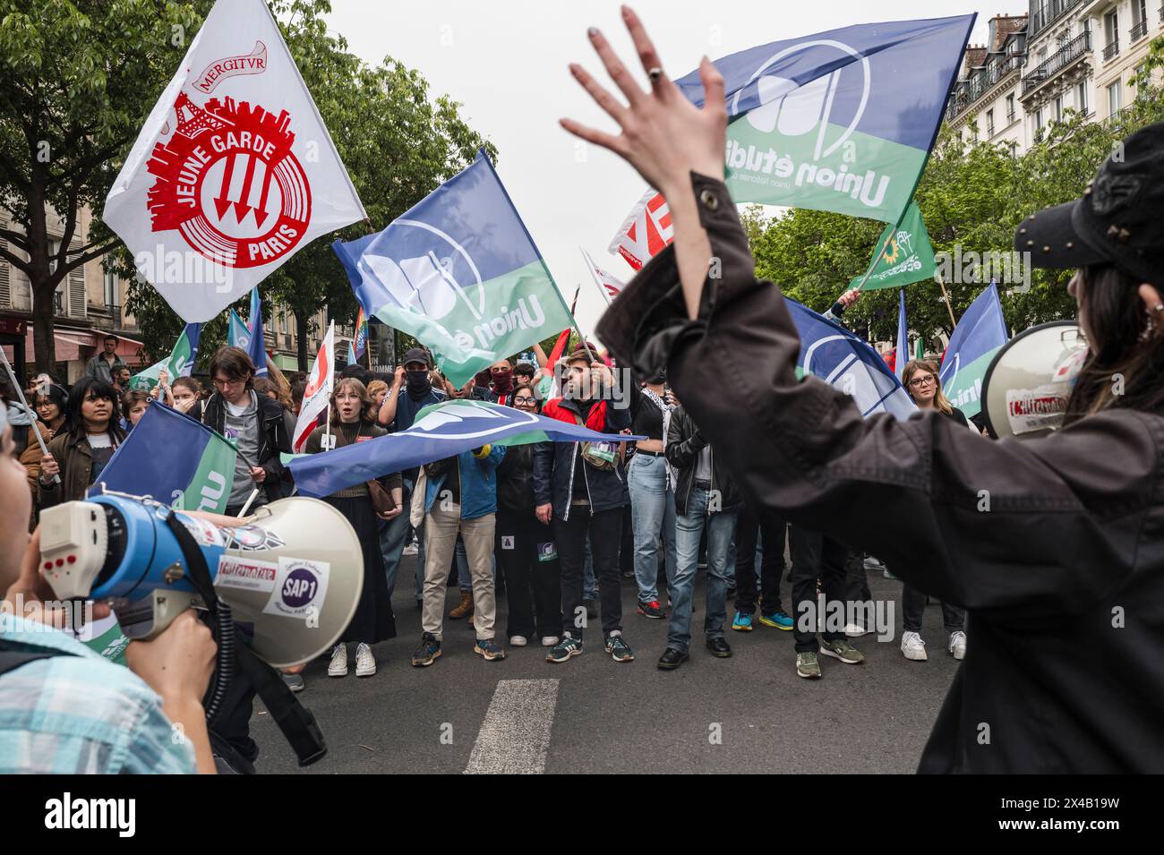 Processione sindacale degli studenti. 1 maggio 2024 a Parigi manifestazione contro l'austerità, per posti di lavoro e salari. Francia, Patis il 1° maggio 2024. Fotografia di Patricia Huchot-Boissier / Agence DyF. Foto Stock