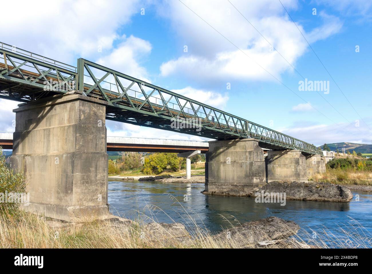 Ponte Old Beaumont sul fiume Clyde, autostrada statale 8, Beaumont, Otago, nuova Zelanda Foto Stock