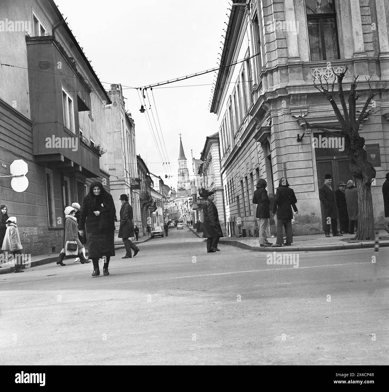 Oradea, Romania, circa 1976. Gente nel centro della città. Foto Stock