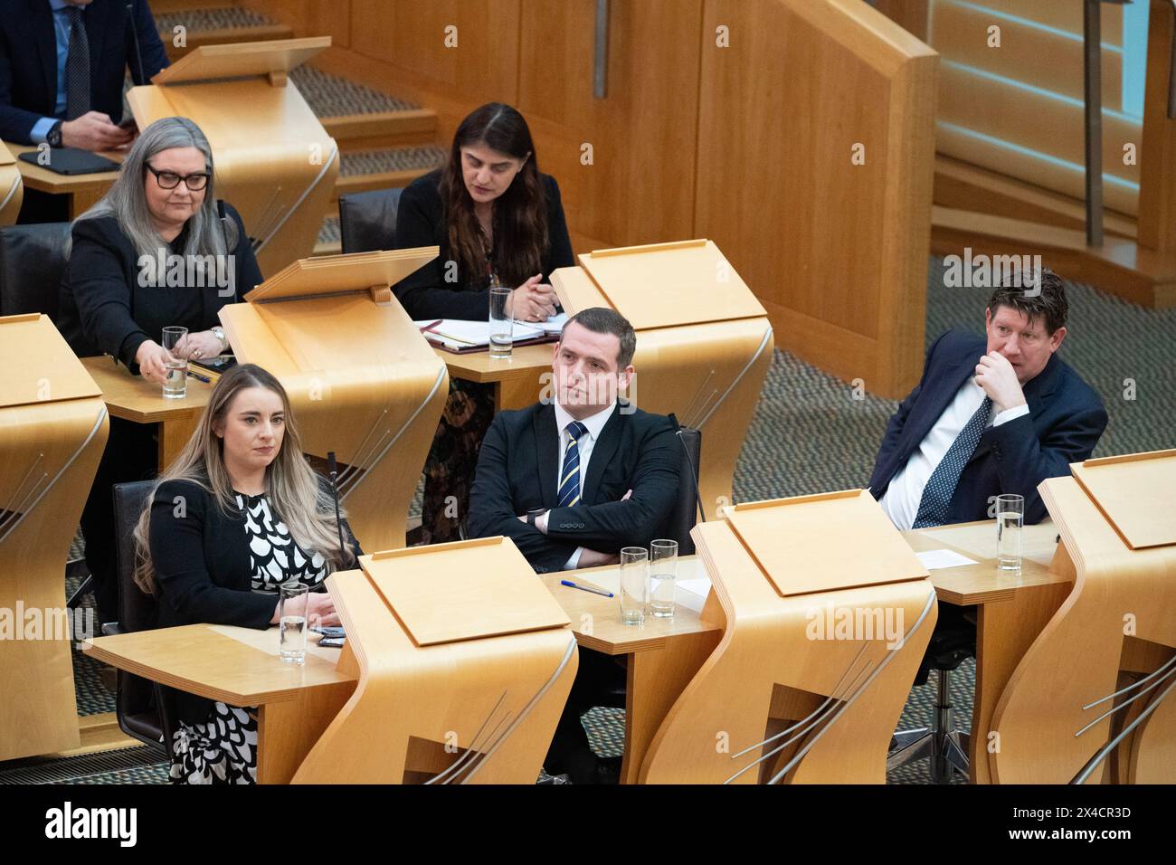 Edimburgo, Scozia, Regno Unito. 2 maggio 2024. NELLA FOTO: (C) Douglas Ross MSP, leader del Partito Conservatore scozzese. Il giorno in cui John Swinney ha annunciato questa mattina la sua candidatura per la leadership del Partito Nazionale scozzese, la sessione settimanale delle domande dei primi ministri (QFP) all'interno del Parlamento scozzese a Holyrood ad Edimburgo. Crediti: Colin D Fisher crediti: Colin Fisher/Alamy Live News Foto Stock