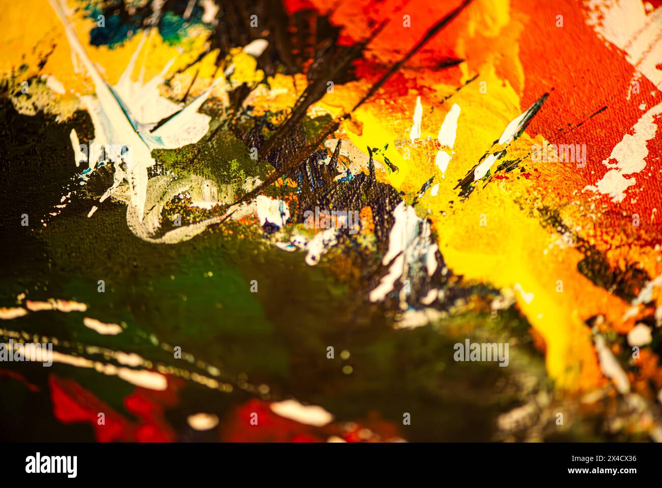 Un'accattivante foto macro cattura la ricca texture e i colori vivaci delle vernici a olio, creando uno sfondo astratto e artistico. Foto Stock