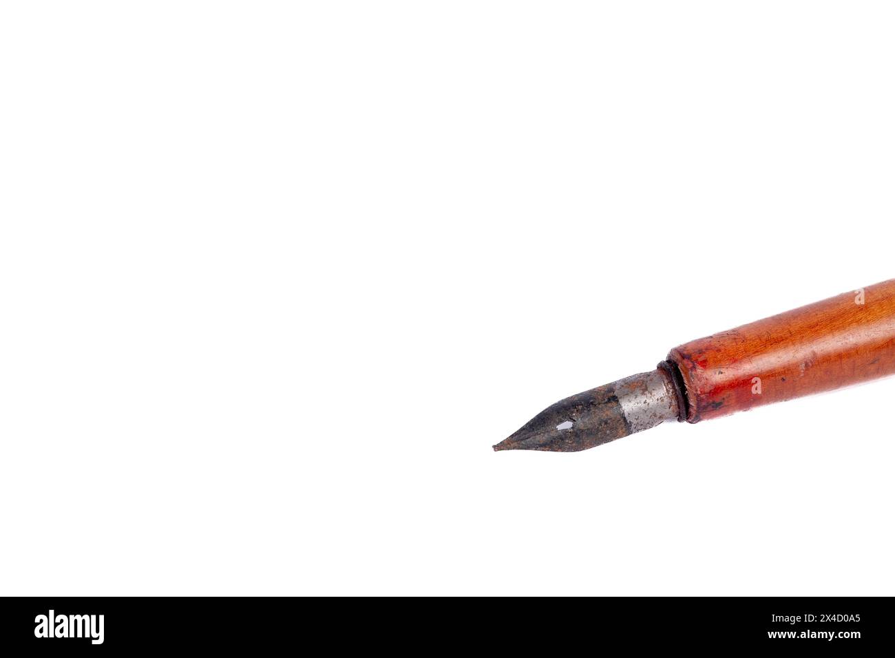 Penna di riempimento vintage su sfondo bianco - strumento di scrittura classico Foto Stock