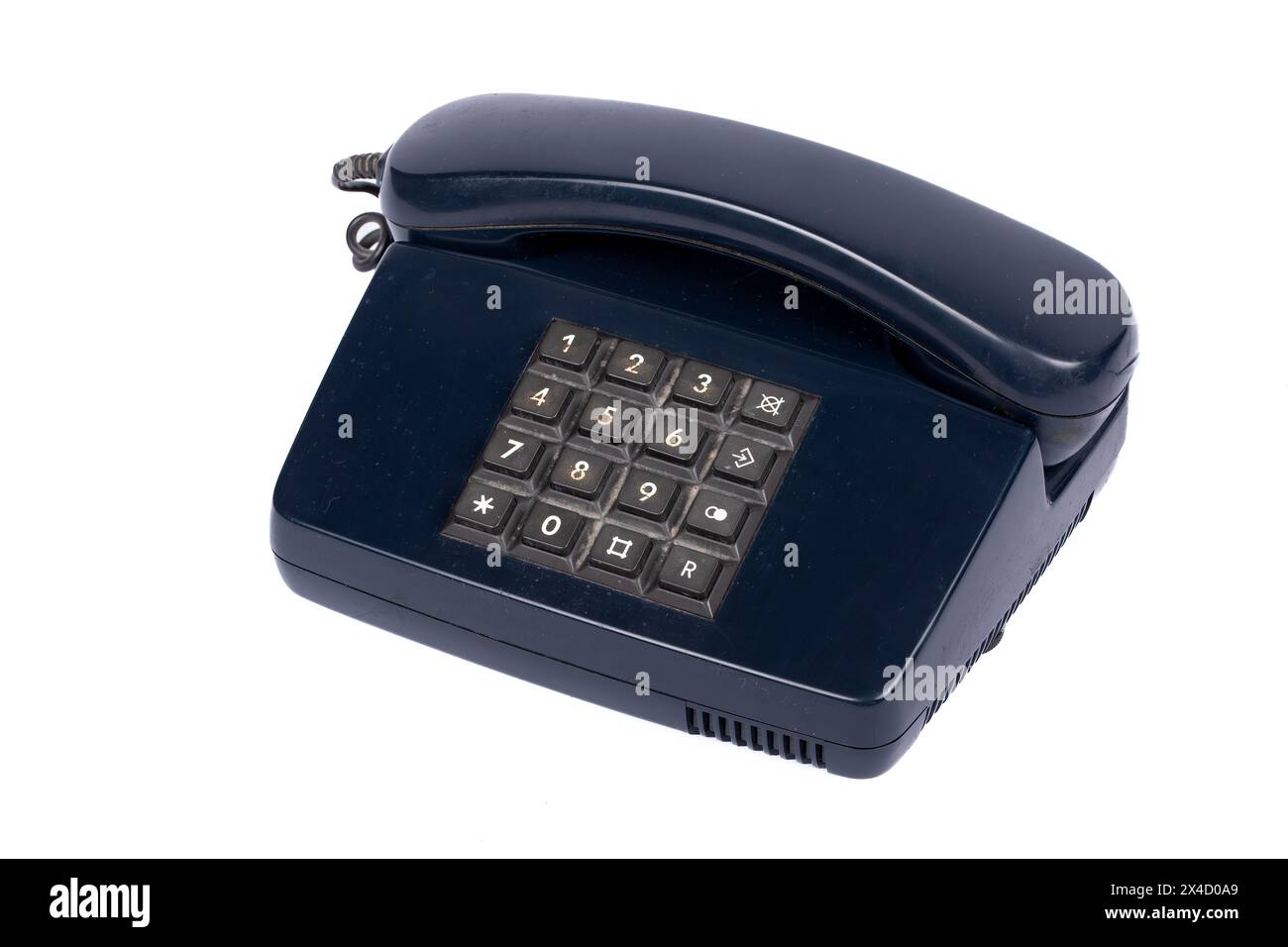 Telefono da tavolo vintage su sfondo bianco - dispositivo di comunicazione retro Foto Stock