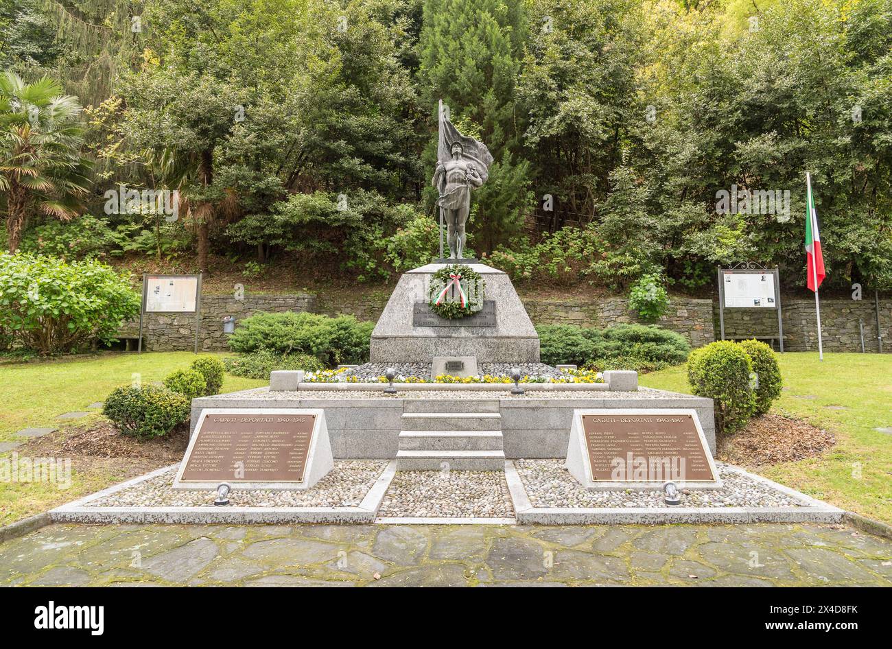 Monumento ai caduti nel parco commemorativo di Cannobio, Verbania, Piemonte, Italia Foto Stock