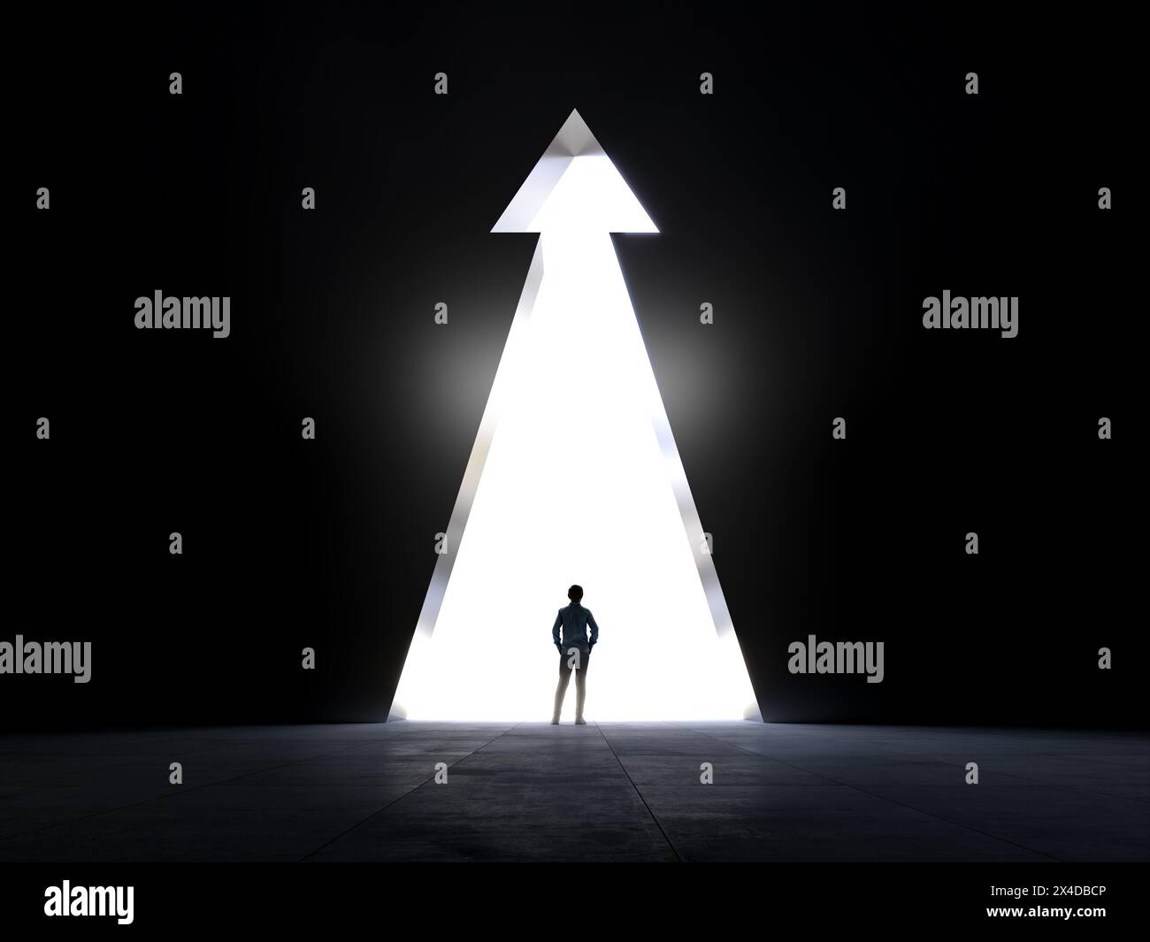 Vista posteriore di una persona in piedi davanti a una freccia luminosa che simboleggia la direzione Foto Stock