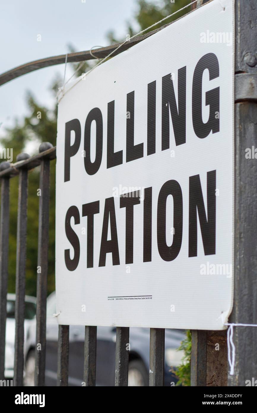 Kidderminster, Regno Unito. 2 maggio 2024. I sondaggi si aprono in tutto il paese per le elezioni locali. Crediti: Lee Hudson/Alamy Live News Foto Stock