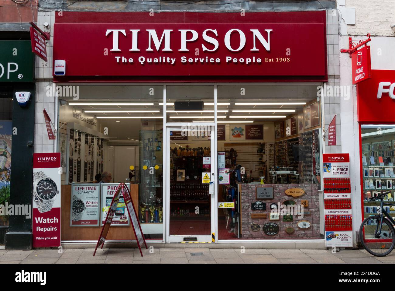 Facciata del negozio Timpson per il taglio di chiavi e la riparazione di scarpe. Petty Cury, Cambridge, Inghilterra, Regno Unito Foto Stock