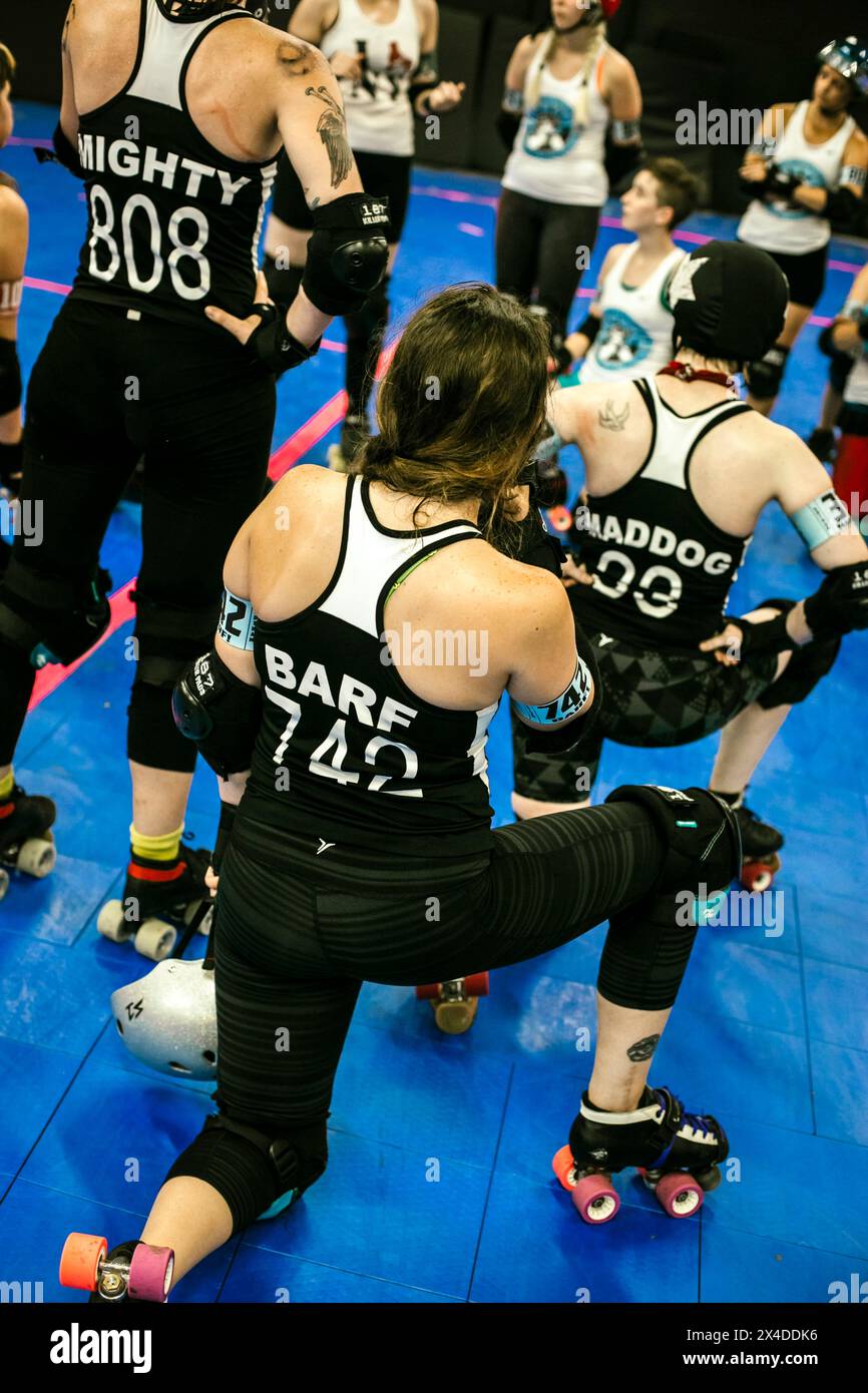USA, New York, New York. Squadra di roller derby di Gotham Girls. (Solo per uso editoriale) Foto Stock