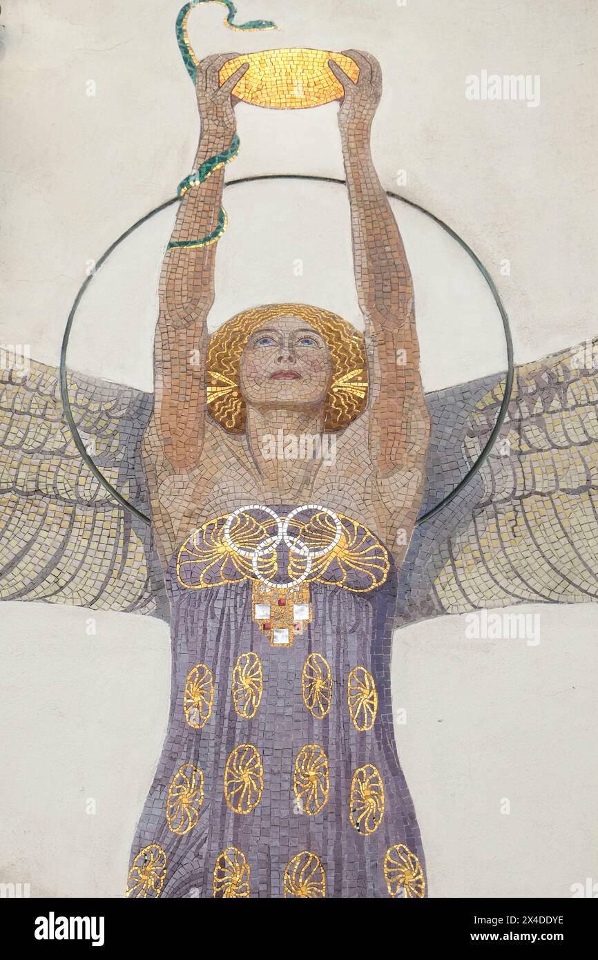 Vienna, Austria. Design Art Nouveau su un vecchio farmacista. Foto Stock