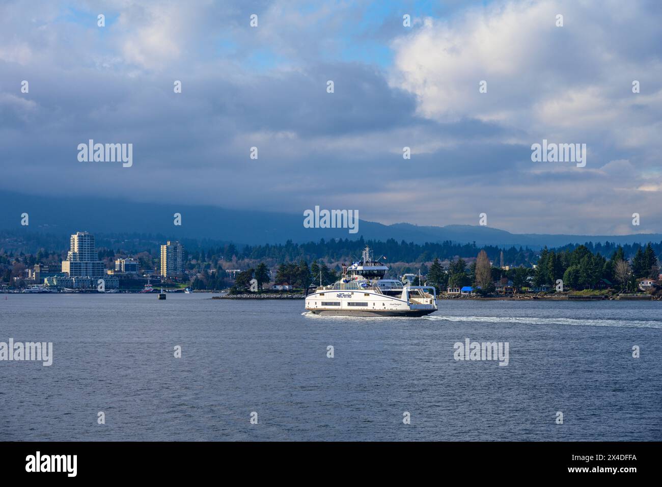 Nanaimo, BC, Canada 23 febbraio 2024: Traghetto passeggeri della nave MV Island Kwigwis della BC Ferries in rotta dall'isola Gabriola al porto di Nanaimo. Foto Stock