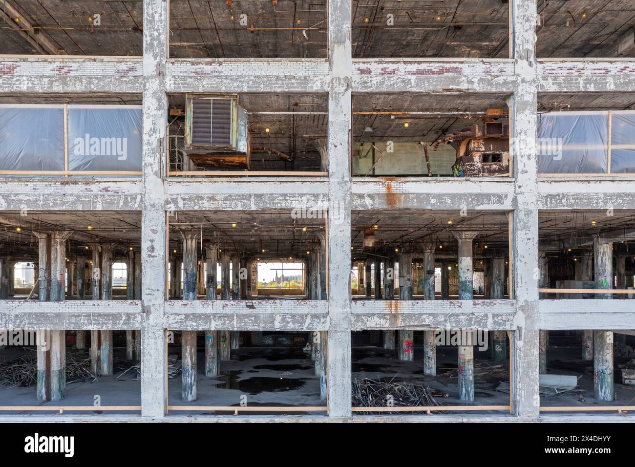 Detroit, Michigan - la fabbrica di automobili Fisher Body 21 abbandonata viene convertita in Fisher 21 Lofts, uno sviluppo di 433 appartamenti più commerciali Foto Stock