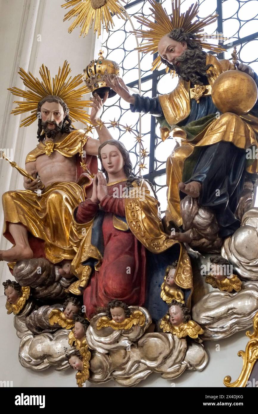 Monaco, Germania. Interno della cattedrale. Gesù, Maria e Dio scultura Foto Stock