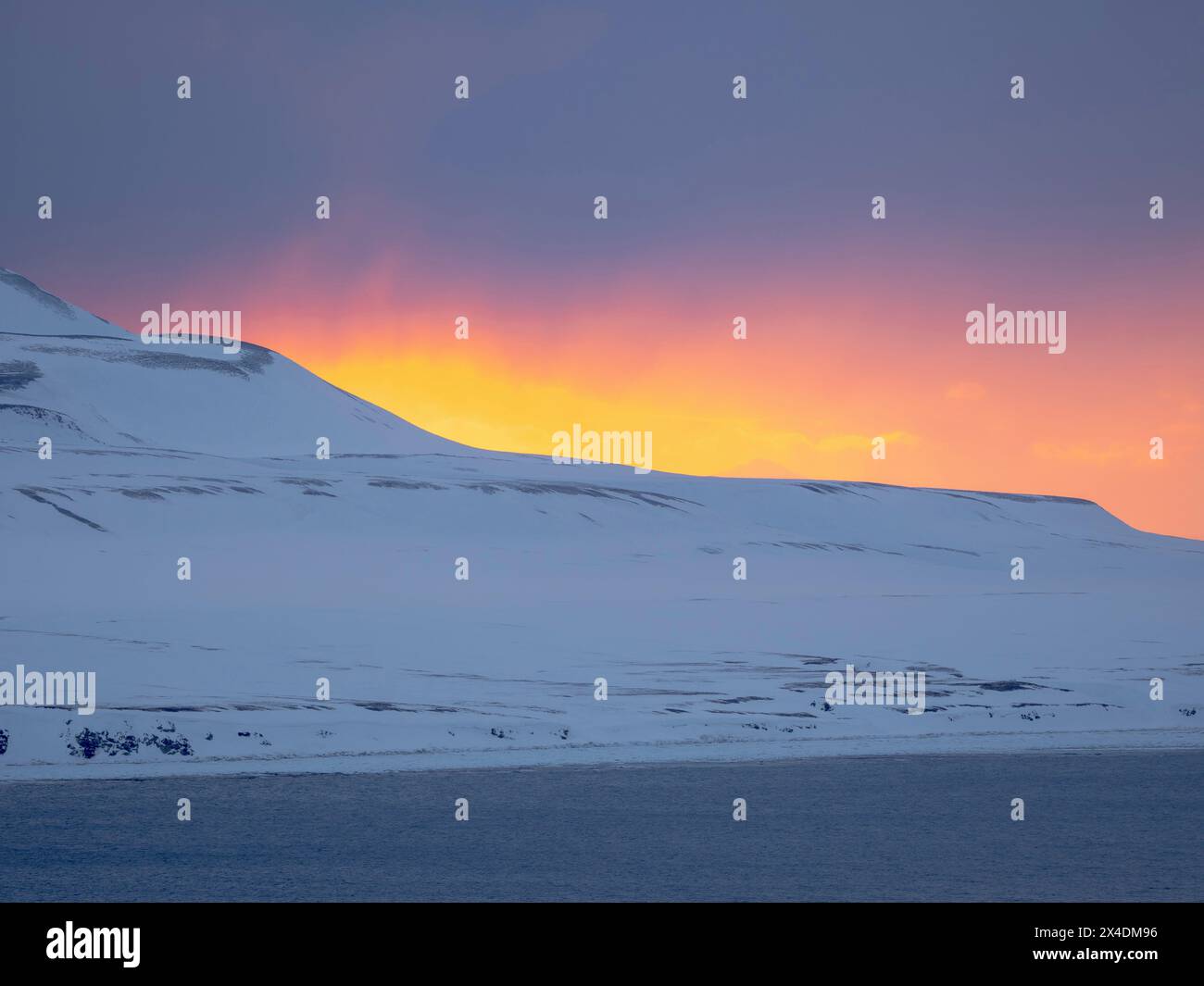 Paesaggio a Gronfjorden, isola di Spitsbergen. Regione artica, Scandinavia, Norvegia, Svalbard Foto Stock