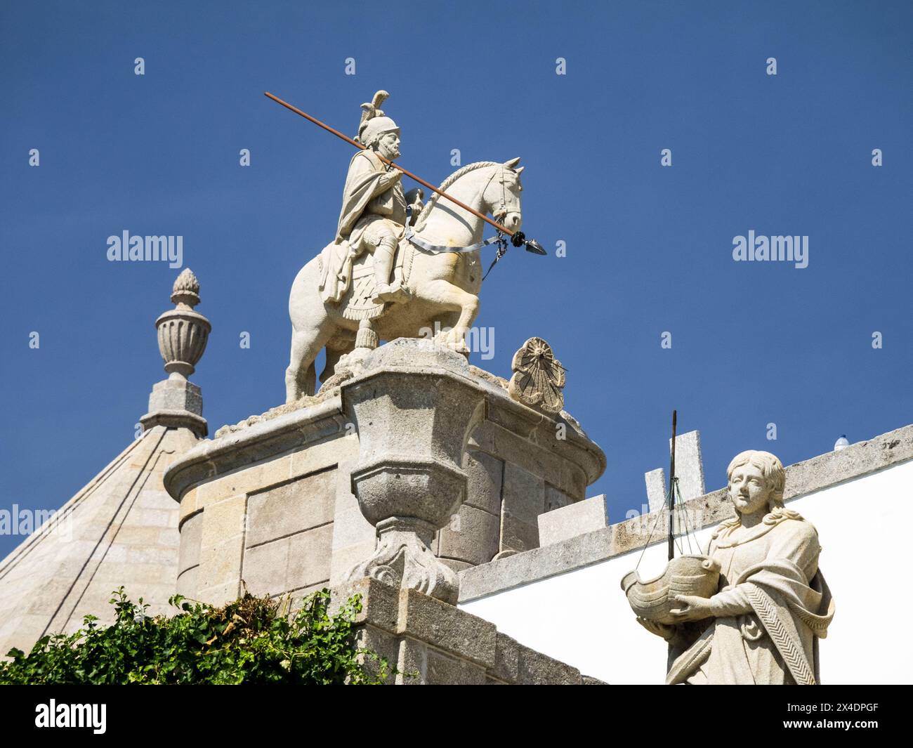 Statue al Santuario di Bom Jesus do Monte, un santuario cattolico portoghese a Tenoes. Foto Stock