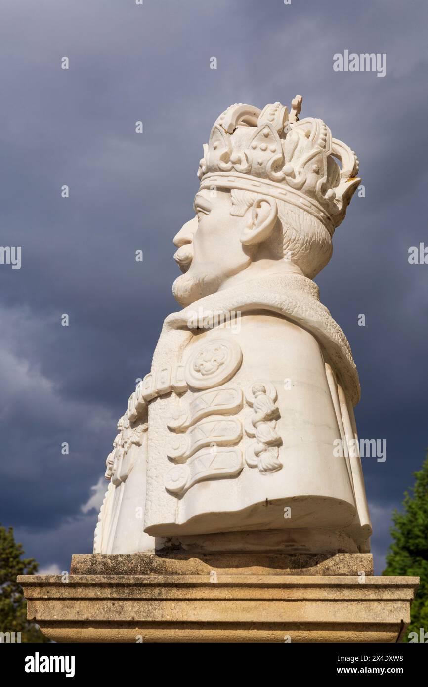 Romania, Alba Iulia. Statua di re Ferdinando. Foto Stock