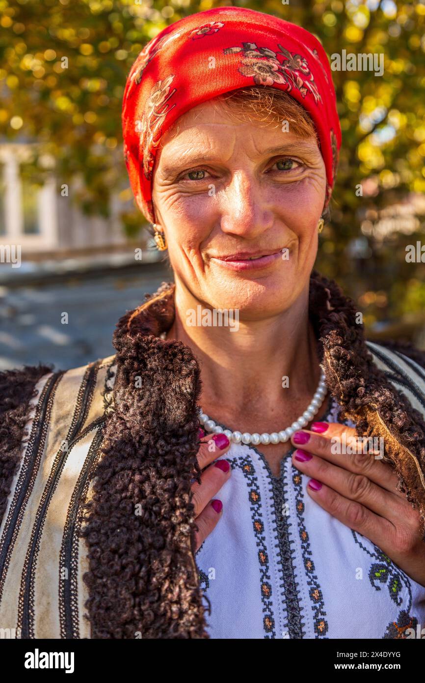 Romania, Moldovita, contea di Suceava. Musicisti popolari rumeni in abbigliamento tradizionale della zona. (Solo per uso editoriale) Foto Stock