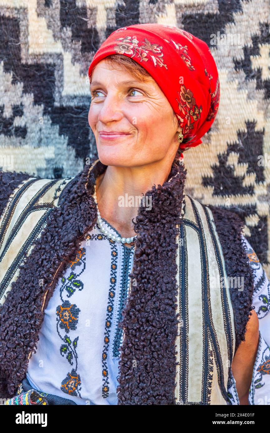 Romania, Moldovita, contea di Suceava. Musicisti popolari rumeni in abbigliamento tradizionale della zona. (Solo per uso editoriale) Foto Stock