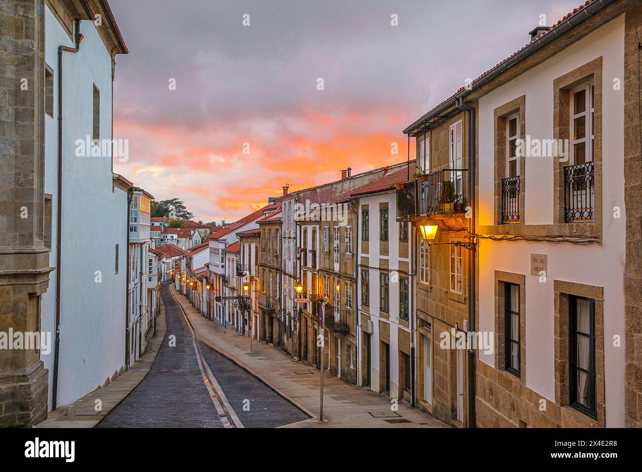 Spagna, Galizia. Crepuscolo a Santiago de Compostela Foto Stock