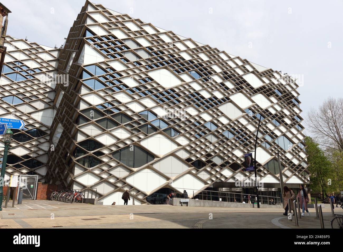 Edificio di diamanti presso l'Università di Sheffield, Inghilterra, Regno Unito, vincitore di un premio per l'architettura moderna e l'istruzione superiore britannica Foto Stock