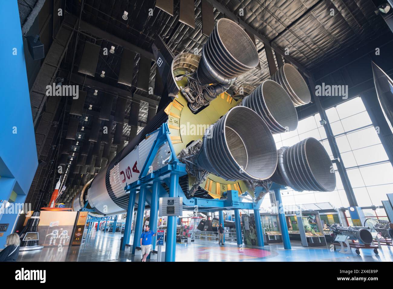 Motori Saturn V F-1. Davidson Center for Space Exploration: Saturn V Hall, U.S. Space and Rocket Center, Huntsville, Alabama. Foto Stock