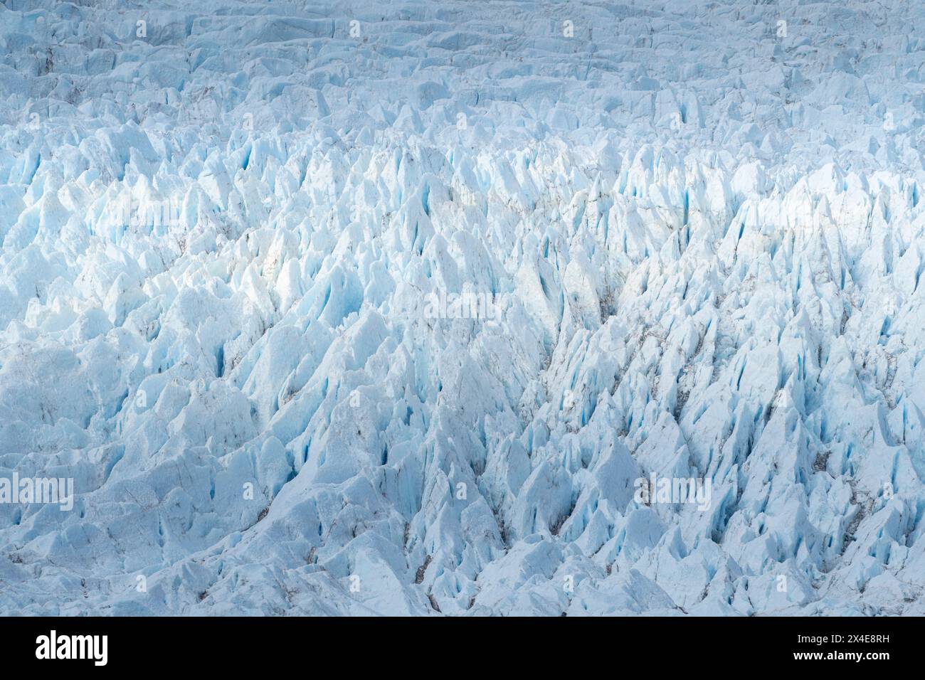 Stati Uniti, Alaska, Parco nazionale dei fiordi di Kenai. Superficie fratturata del ghiaccio del ghiacciaio Aialik. Foto Stock