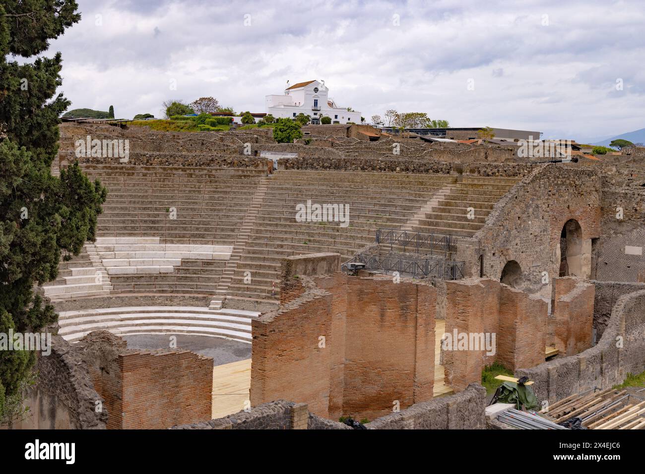 Rovine di Pompei - Teatro grande, grande teatro, risalente al i secolo a.C.; stile di vita e civiltà romane, Pompei Italia Foto Stock