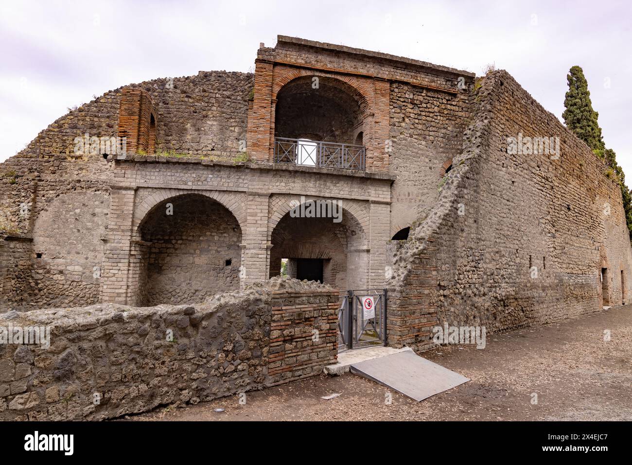 Rovine di Pompei - Teatro grande, grande teatro, risalente al i secolo a.C.; stile di vita e civiltà romane, Pompei Campania Italia Foto Stock
