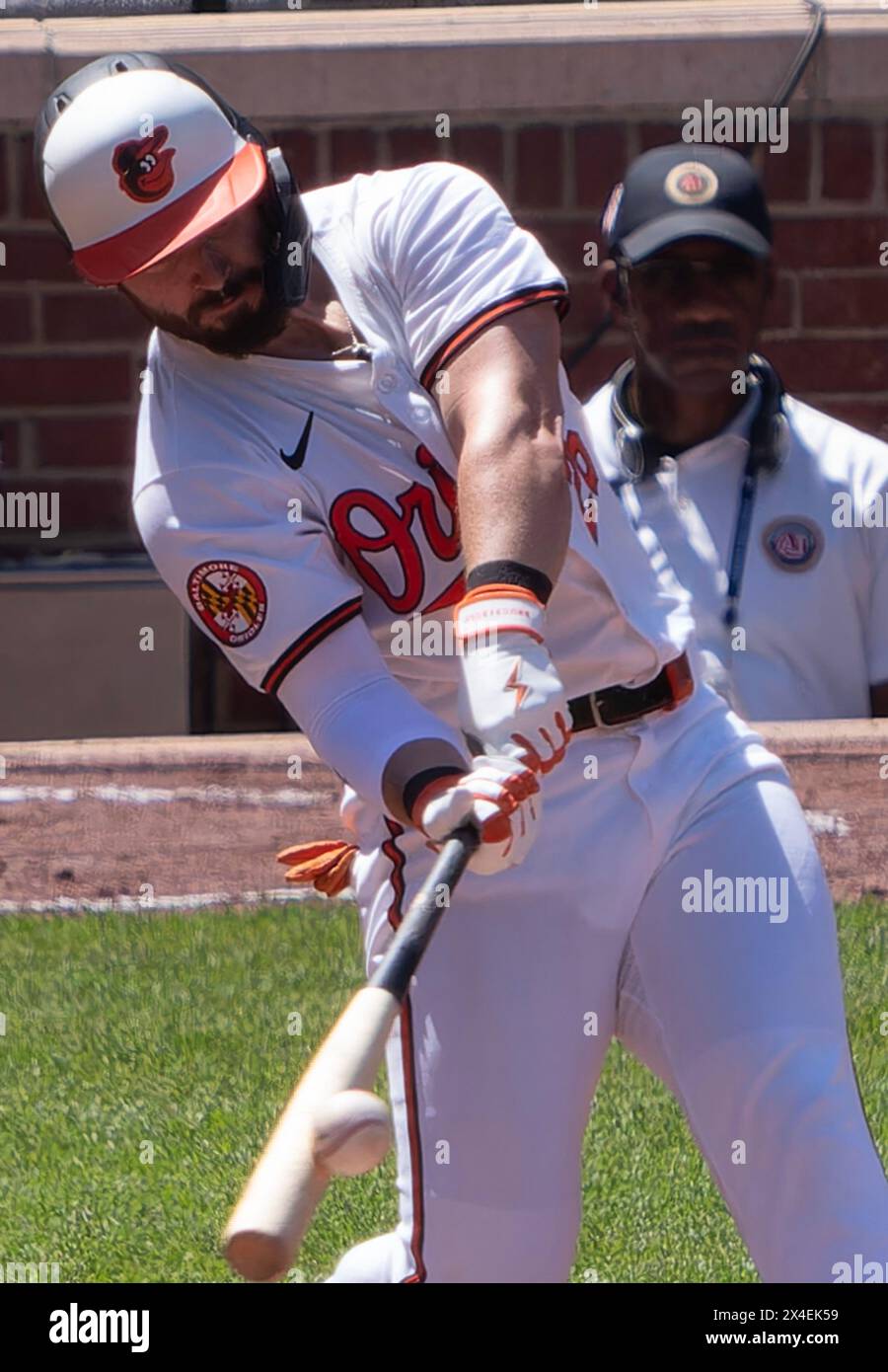 Baltimora, Stati Uniti. 2 maggio 2024. BALTIMORE, MD - 2 MAGGIO: L'esterno dei Baltimore Orioles Ryan McKenna (26) in battuta durante una partita della MLB tra i Baltimore Orioles e i New York Yankees, il 2 maggio 2024, all'Orioles Park a Camden Yards, a Baltimora, Maryland. (Foto di Tony Quinn/SipaUSA) credito: SIPA USA/Alamy Live News Foto Stock