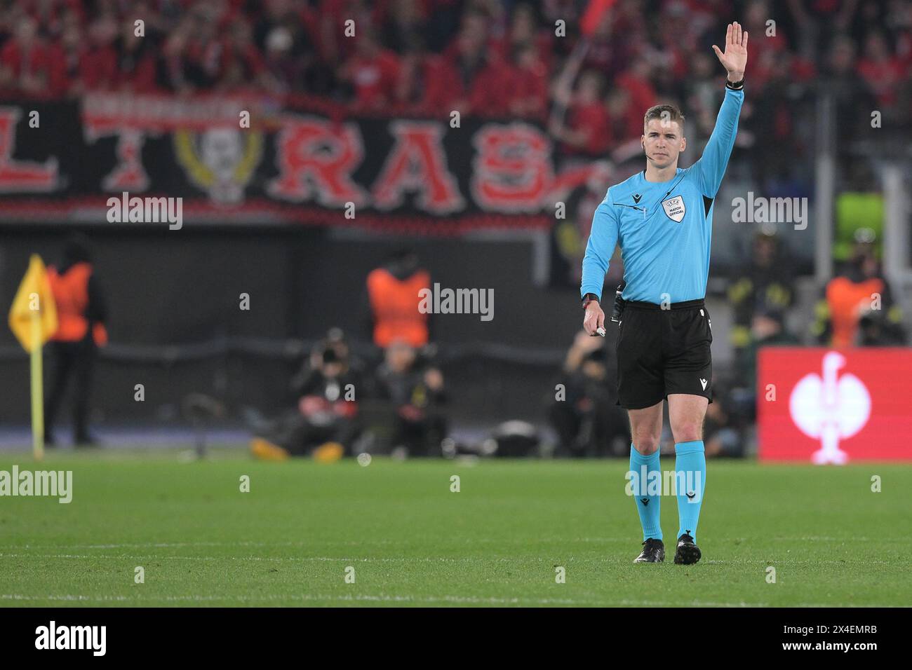 Stadio Olimpico, Roma, Italia. 2 maggio 2024. Europa League, semifinale First Leg Football; Roma contro Bayer Leverkusen; arbitro Francois Letexier Credit: Action Plus Sports/Alamy Live News Foto Stock